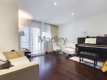 Large high specification one bed apartment in Canary Wharf's premier development Pan Peninsula.